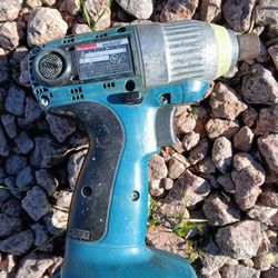Makita 6935FD 14.4V cordless impact driver