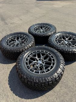 New Ford Raptor 22” Vossen HFX-1 Hybrid-Forged Wheels With 37” Nitto RidgeGrappler All-Terrain Tires