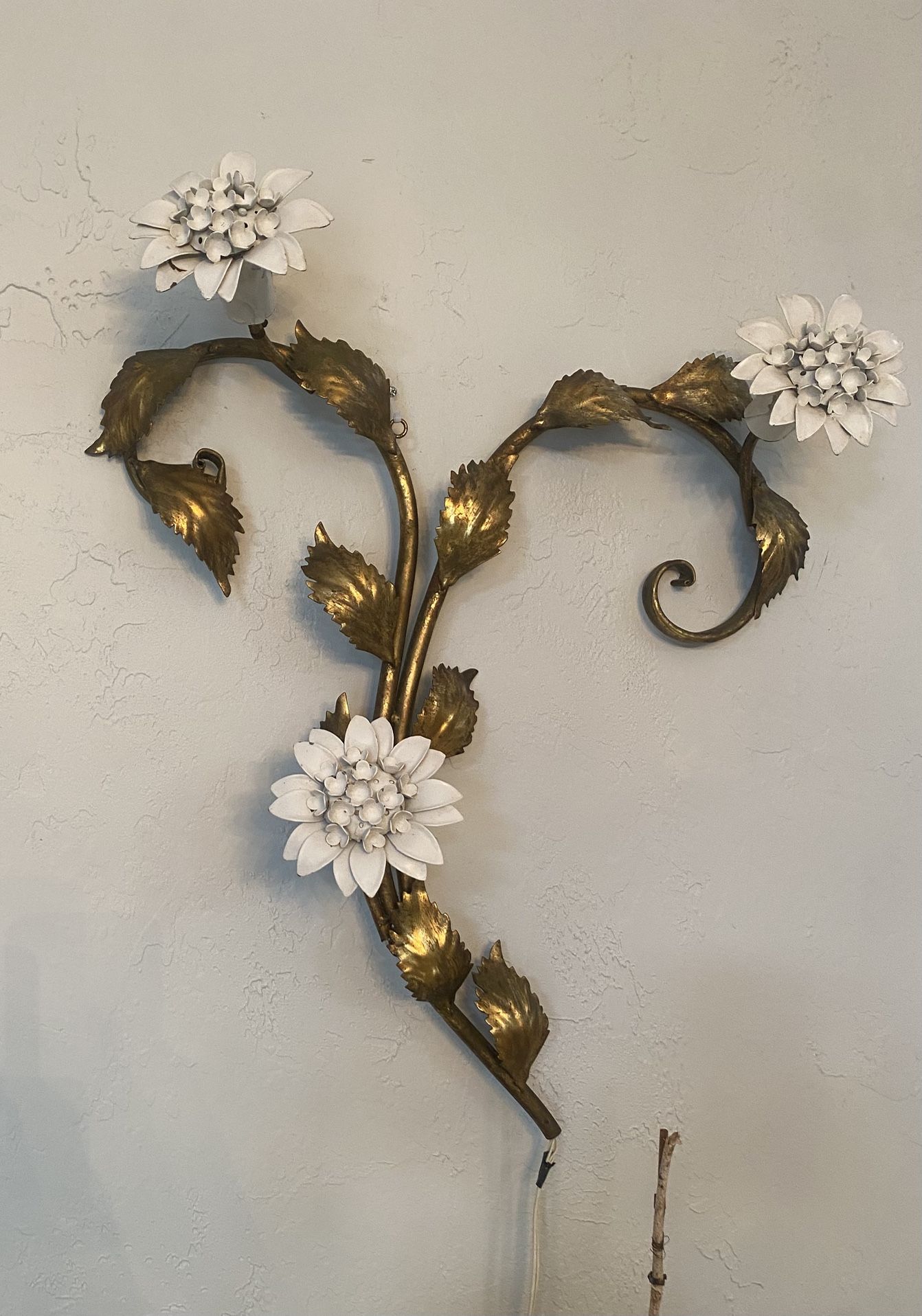Vintage Italian Brass Floral Wall Lamp Sculpture Sconce