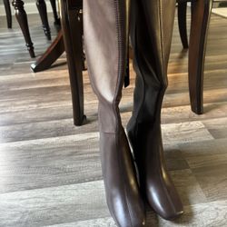 Beautiful women's boots)