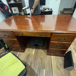 Presidential Style Desk
