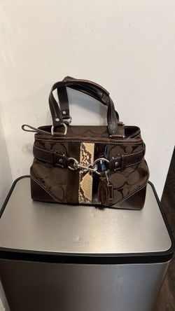 Coach. Handbag size medium