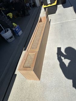 Floating entertainment shelve