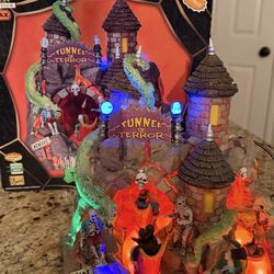 Lemax Spooky Town~ Tunnel of Terror