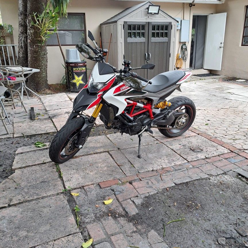 Ducati Hypermotard 821,sp 2014 (contact info removed)