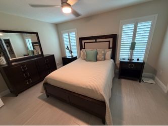 Santa Clarita (Sophia Vergara) Queen Bedroom Set Collection