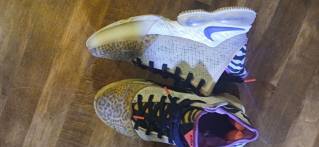 Nike React