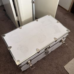 White Trunk Case With Wheels
