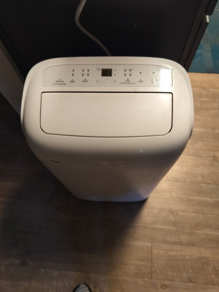 Toshiba 10,000 BTU (7,000 B TO DOE) 115v Portable Air Conditioner