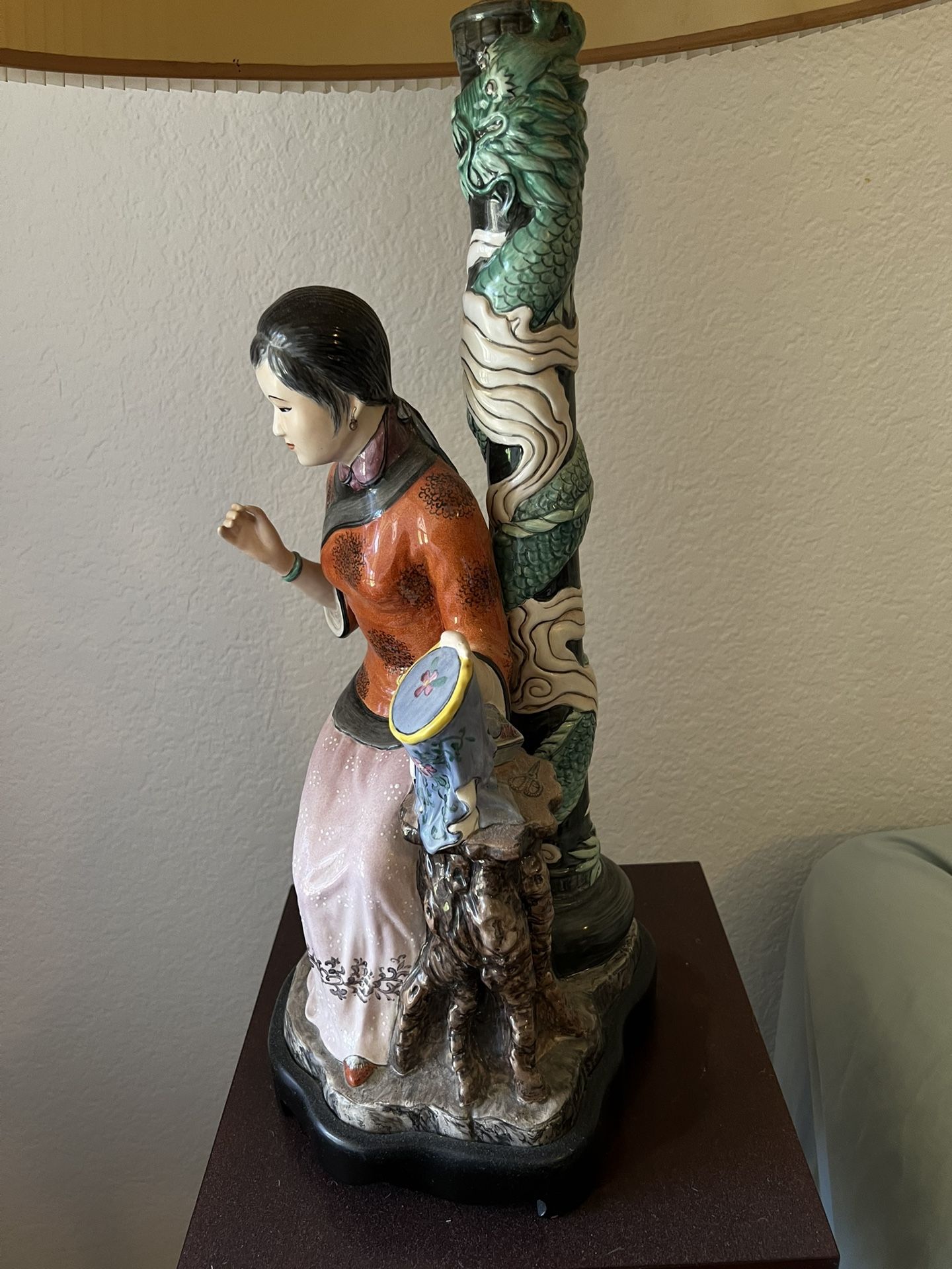 Chinese Porcelain Crafted Lady Lamp