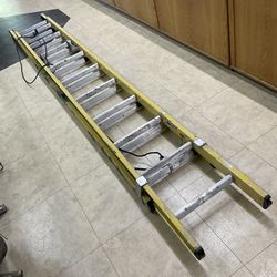 Extension Ladder 20ft Fiberglass Type 1A 300lbs