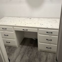  DESK NEED GONE TODAY!! 