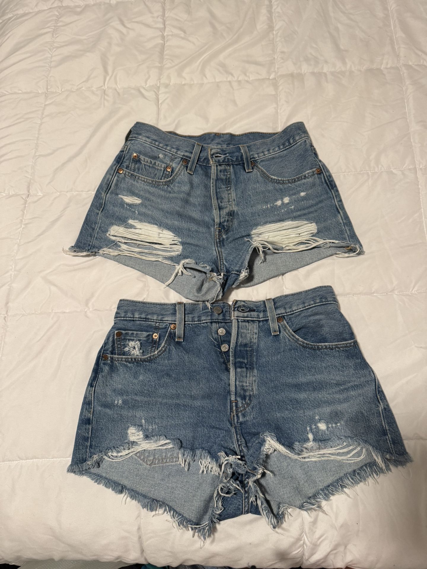 women’s LEVI shorts