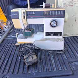 Singer. Table Top Sewing Machine 