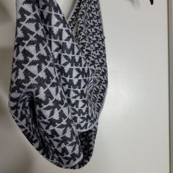 Michael Kors Infinity Scarf 