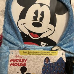 Mickey Hooded Throw 