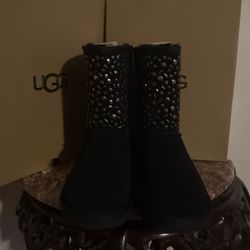 UGG   BOTAS.  Nuevas.    Size.  9.  