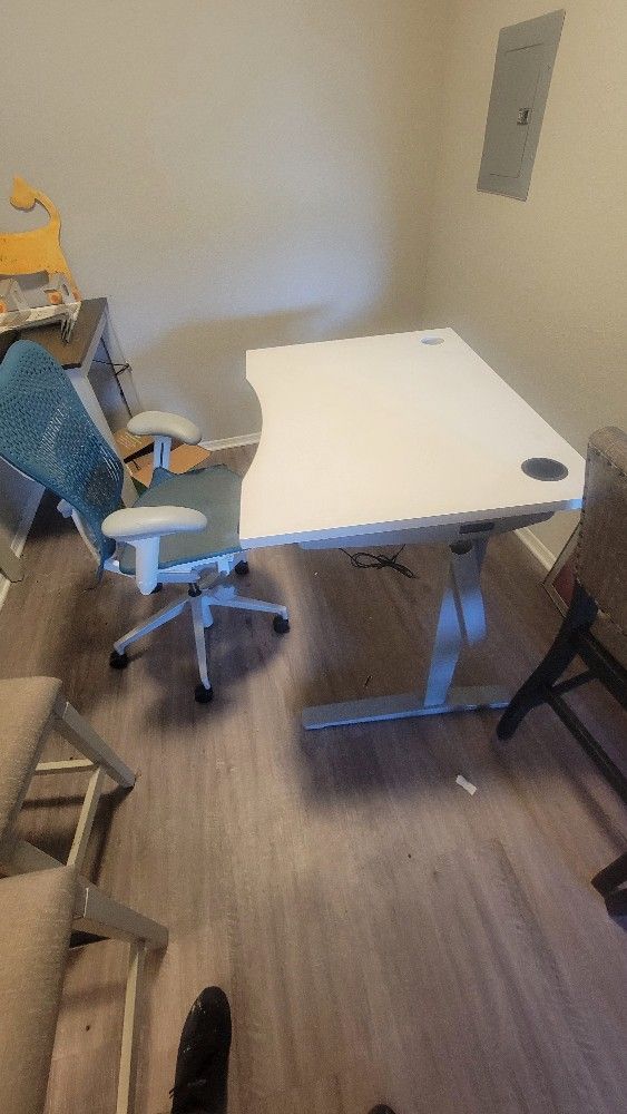 Uplift Computer Desk Up And Down Controls..
