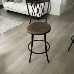 3 Swivle Bar Stools 