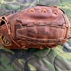 Vintage Wilson The A2000 XL Leather Fielders Glove RH