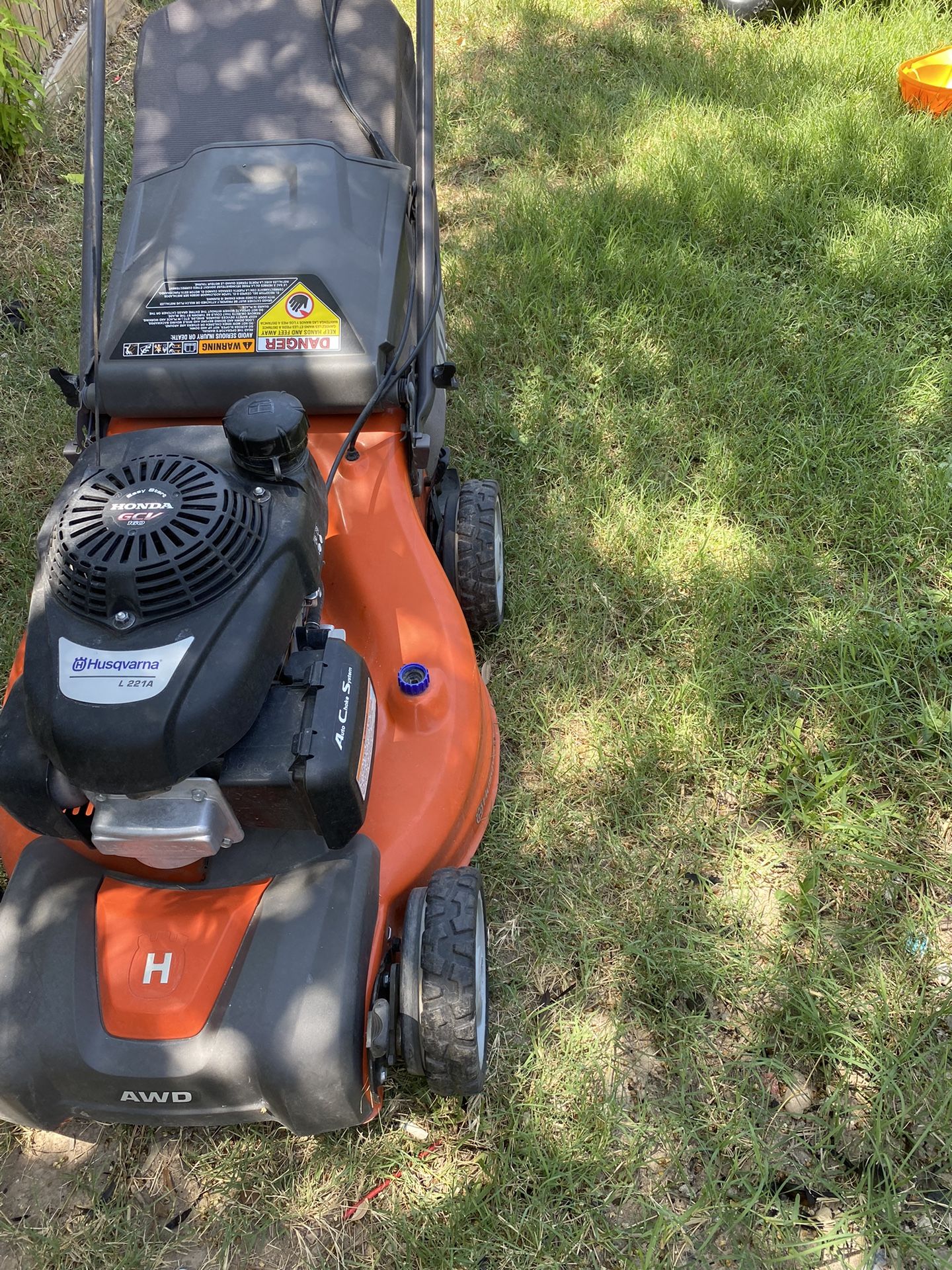 lawnmower husqvarna L221A self propelled works excellent HONDA ENGINE