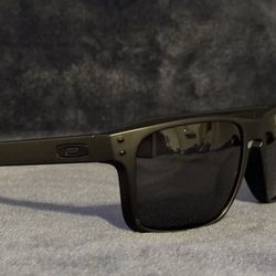 Oakley Holbrook XL all black sunglasses prizmP