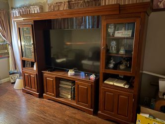 Entertainment center/tv stand