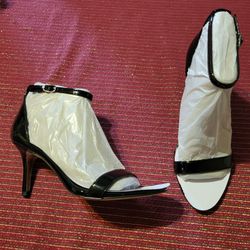  BRAND NEW - BLACK PATTENED LEATHER STRAPPY SANDALS / SIZE 9