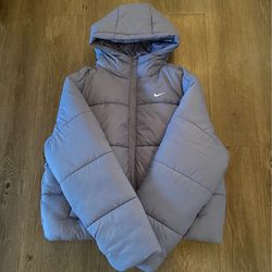 Women’s cropped Nike puffer