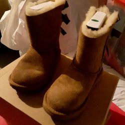 NEW Girls Uggs Size 12
