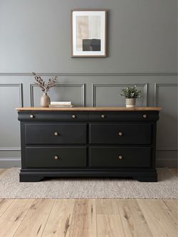 ⨠Beautiful Large Traditional Dresser āØ