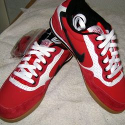 Nike Louxe women's 6.5