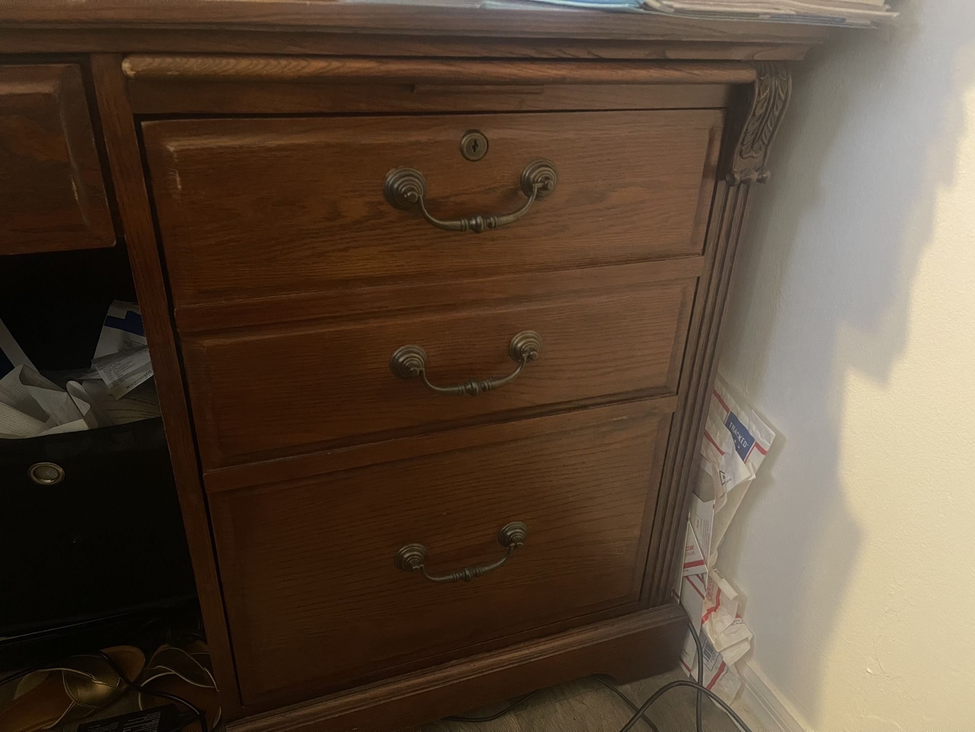 Whalen Furniture Company Solid Oak and Oak Veneer Executive Computer Return Desk