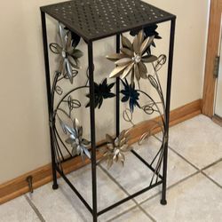 Beautiful Metal Plant Stand With Flowers 28”