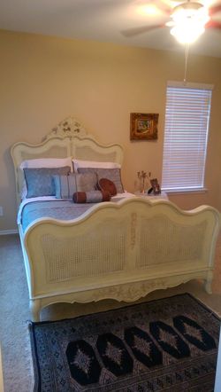 Beautiful Queen size bed