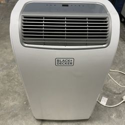  LAXK + DECKER PORTABLE AIR CONDITIONER