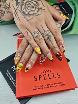 Press on nails