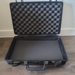 Pelican 1490 Laptop Case With Foam (Black)