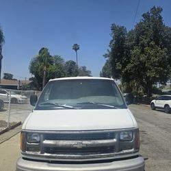 1999 chevy express 5.7 v8 cargo van extended  133k milles just smog cold ac clean title one owner reg current located in pomona 9o9236I97o runs good n