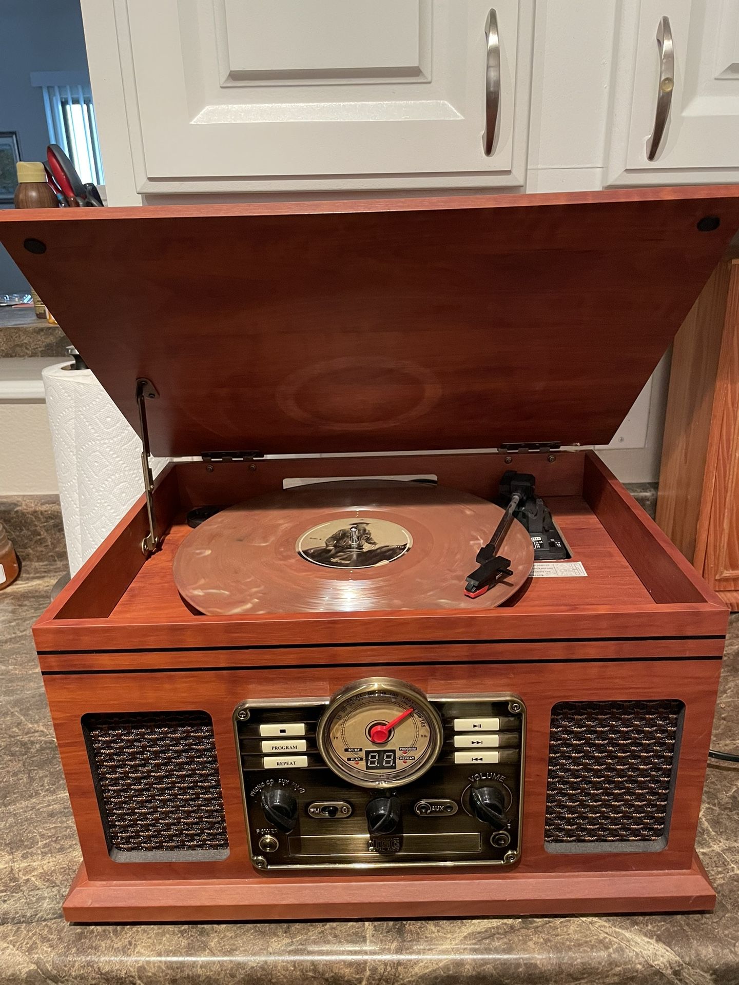 Innovative Technology 6-In-1 Victrola Record Player