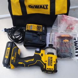 DeWalt DCF809 20V cordless impact drill set