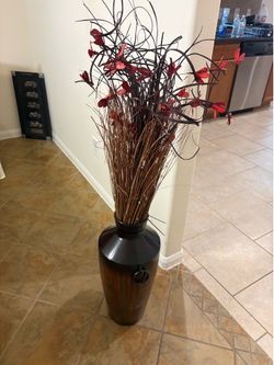 Vase with dry flowers