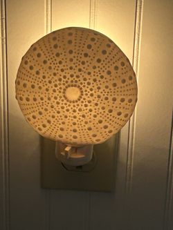 Lowered! New Seashell Beach Themed Ceramic Style Nightlight w-Bulb