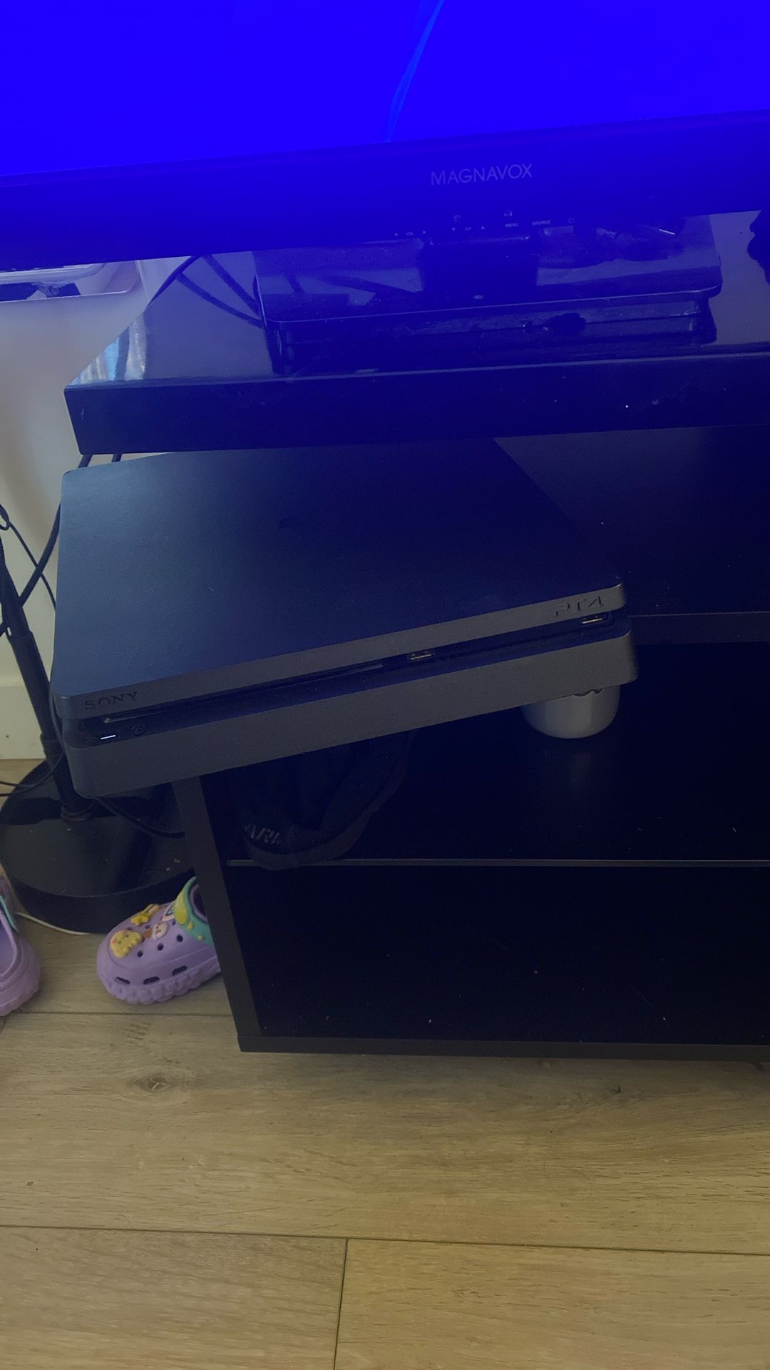 PS4 SLIM WITH ONE CONTROLLER 500.00GB