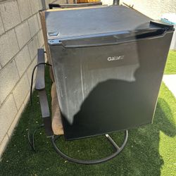 Galanz Mini Fridge 