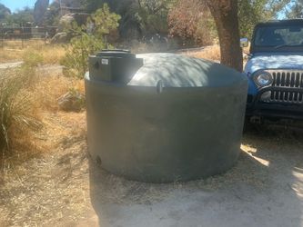 BRAND NEW 1200 Gallon Plastic Water Tank