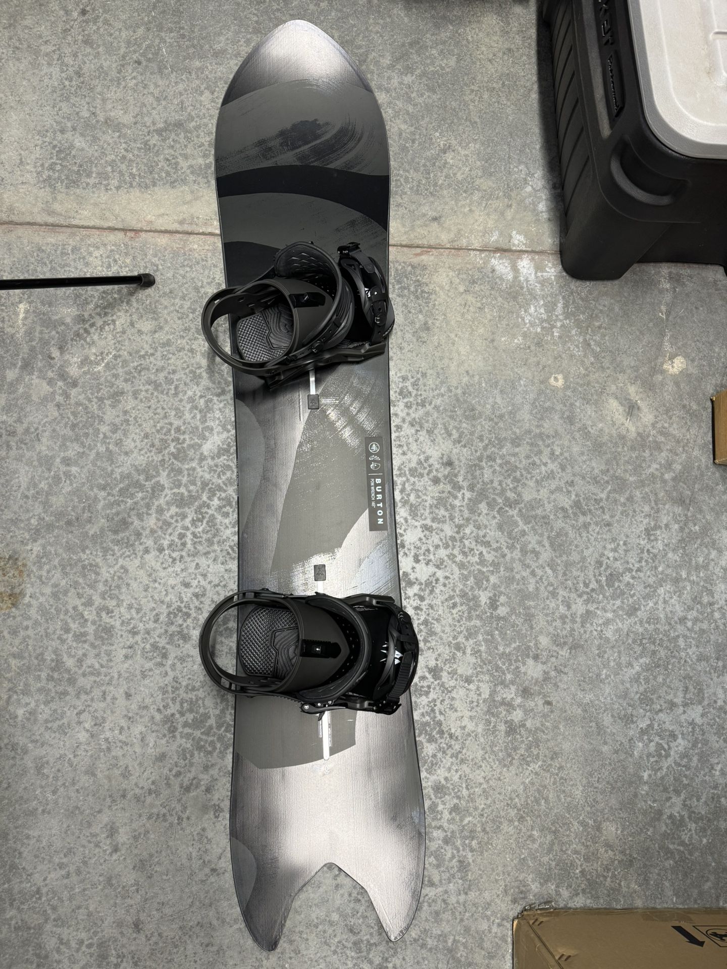 Burton 148 Family tree POW Wrench Snowboard W/ Jones Bindings 