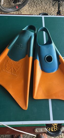 Size small fins!