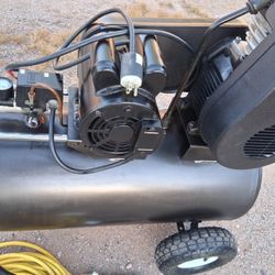 Craftsman  Compressor 130  Psi  W/attachments 