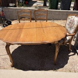 Oak Dining Set- Seats 6 4 Chairs 2 Arm Chairs. 2 Inserts 